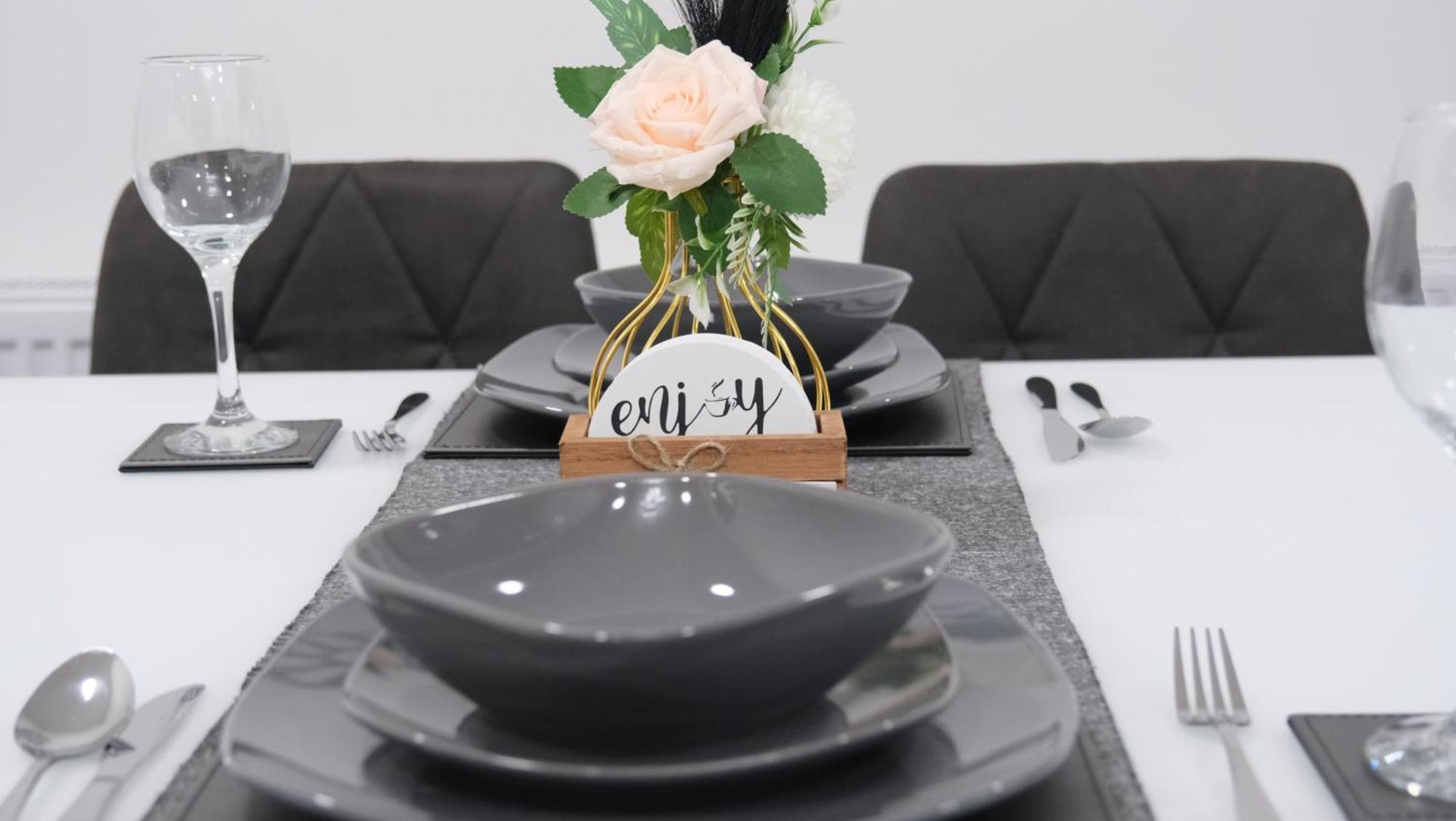 Holiday home Etihcity - 3 Bedroom Semi - Free Parking Near Etihad Stadium, Tourist Attractions, Centre, Transport And Motorway Links Next To Mcdonald's - Sky N Netflix Manchester