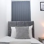 Etihcity - 3 Bedroom Semi - Free Parking Near Etihad Stadium, Tourist Attractions, Manchester City Centre, Transport And Motorway Links Next To Mcdonald\'S - Sky N Netflix